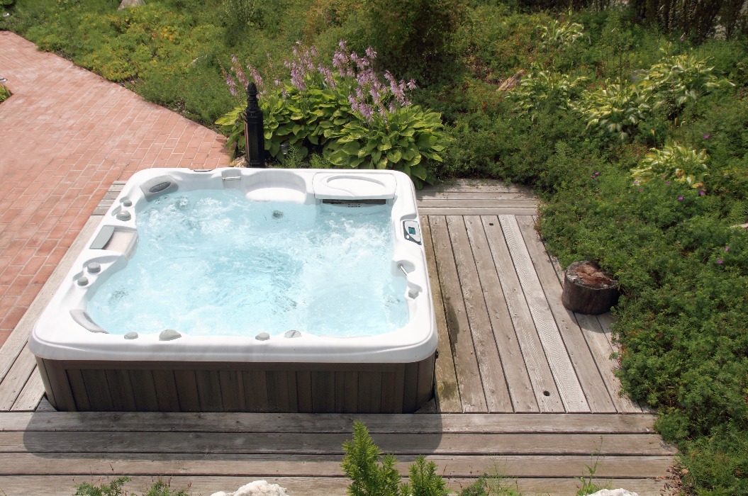 Jakuzzi im hauseigenen Garten