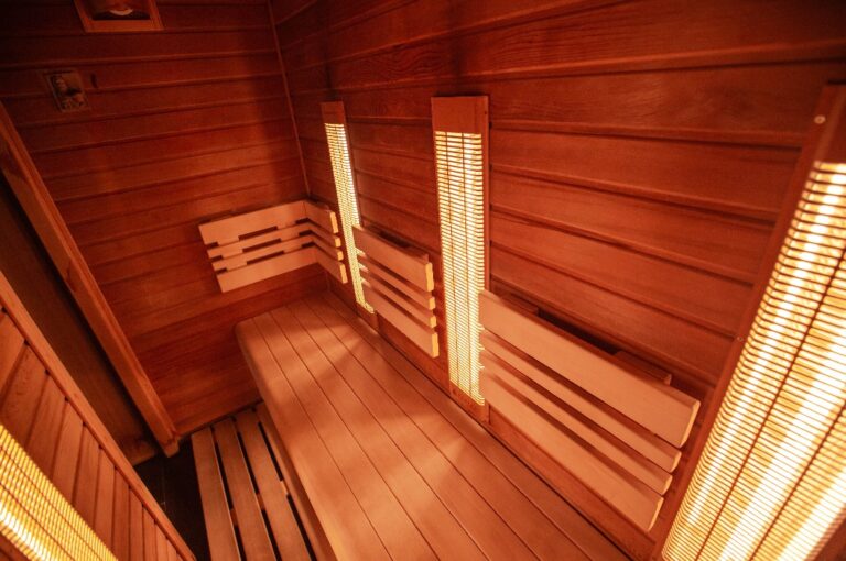 Moderne Infrarotsauna in einem Wellnessstudio