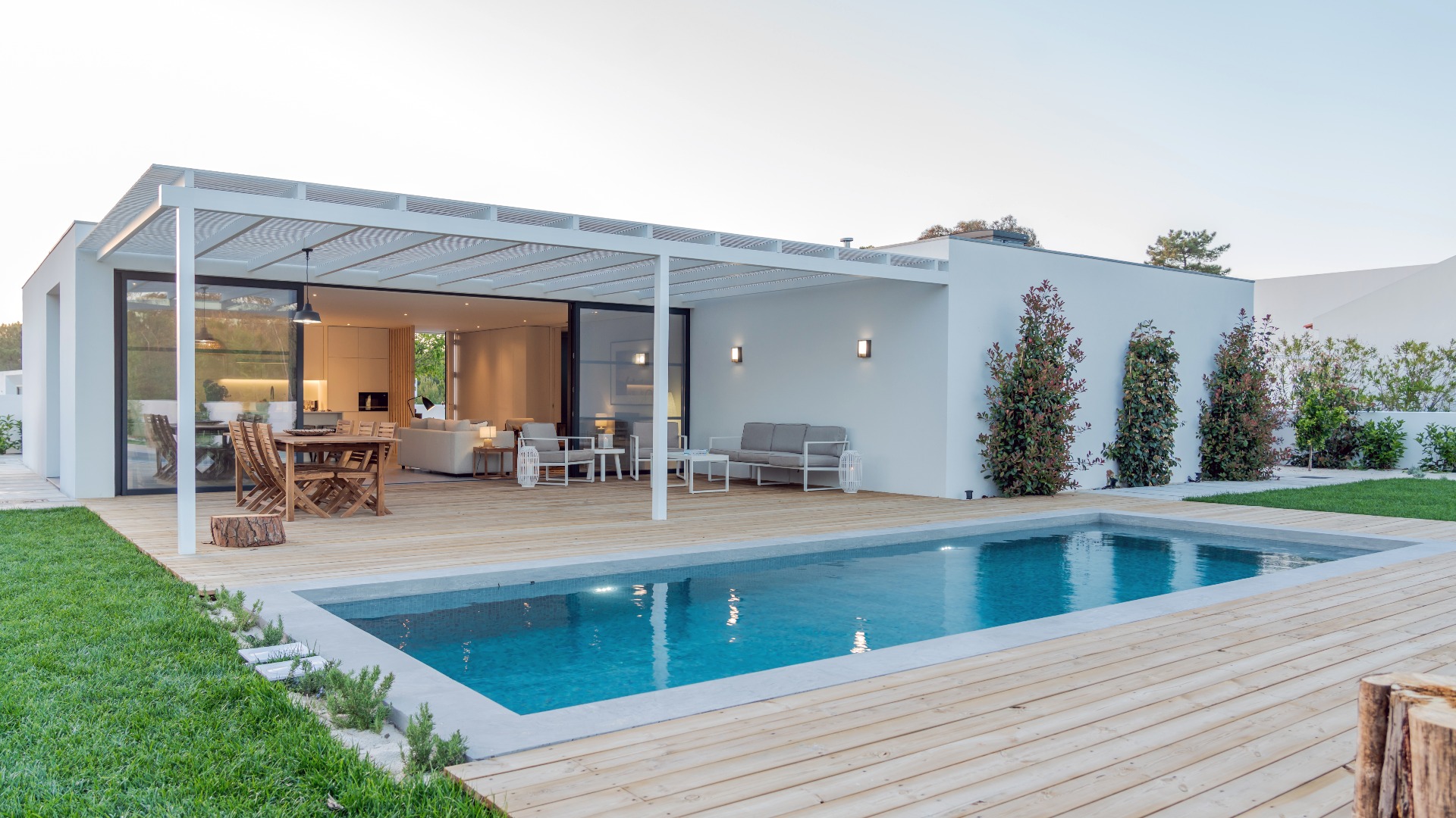 Moderne Villa mit Pool und Garten