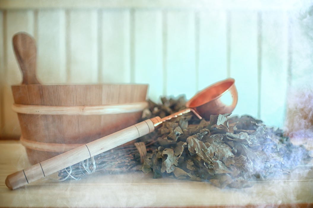 Russischer Saunabesen / Saunazubehör, Saunabesen, traditionelle russische Sauna, Dampfbad mit Saunabesen und heißem Dampf