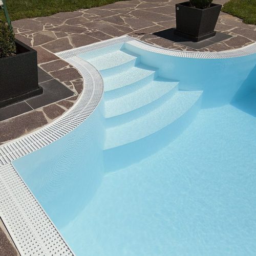 Individuelle Treppe für den Swimmingpool