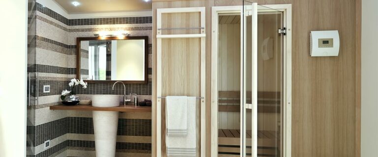 Bagno moderno con sauna